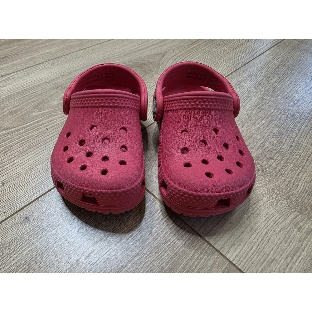 Crocs Classic Clogs Toddler size 5c Red Iconic Comfort